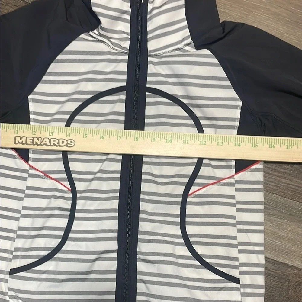 Lululemon Athletica Gray and Black‎ Ski Jacket Size S